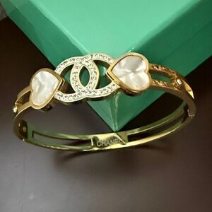 New Gold and White Heart Fashion Bracelet